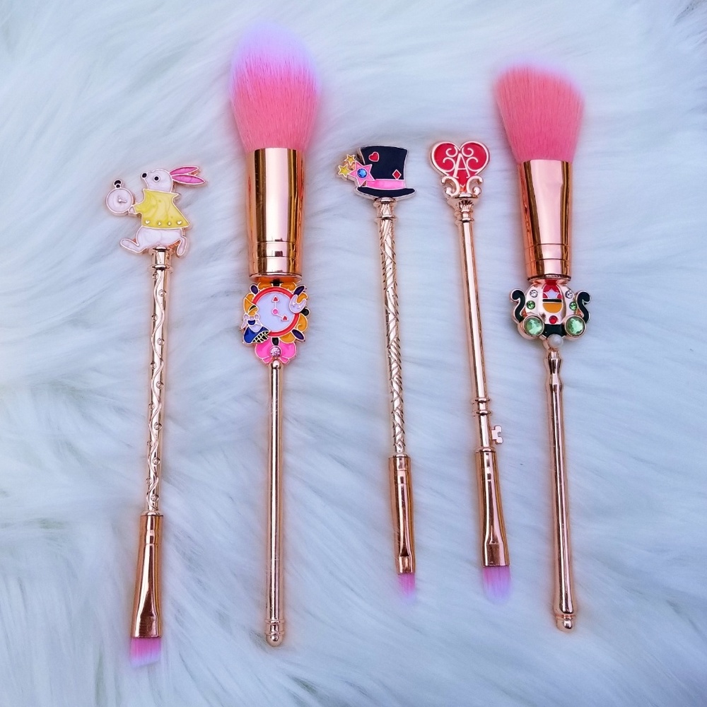 Alice in Wonderland 5 PC makeup brush set